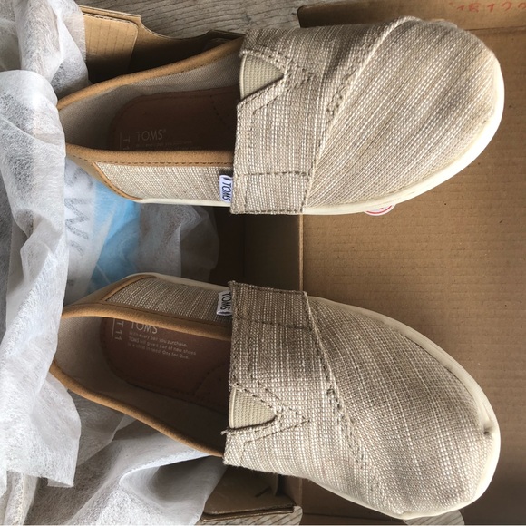 Kids TOMS shoes BNIB - Picture 10 of 10